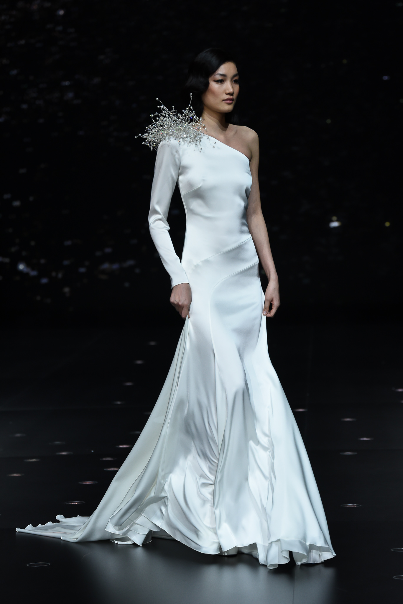 desfile pronovias beyond the stars