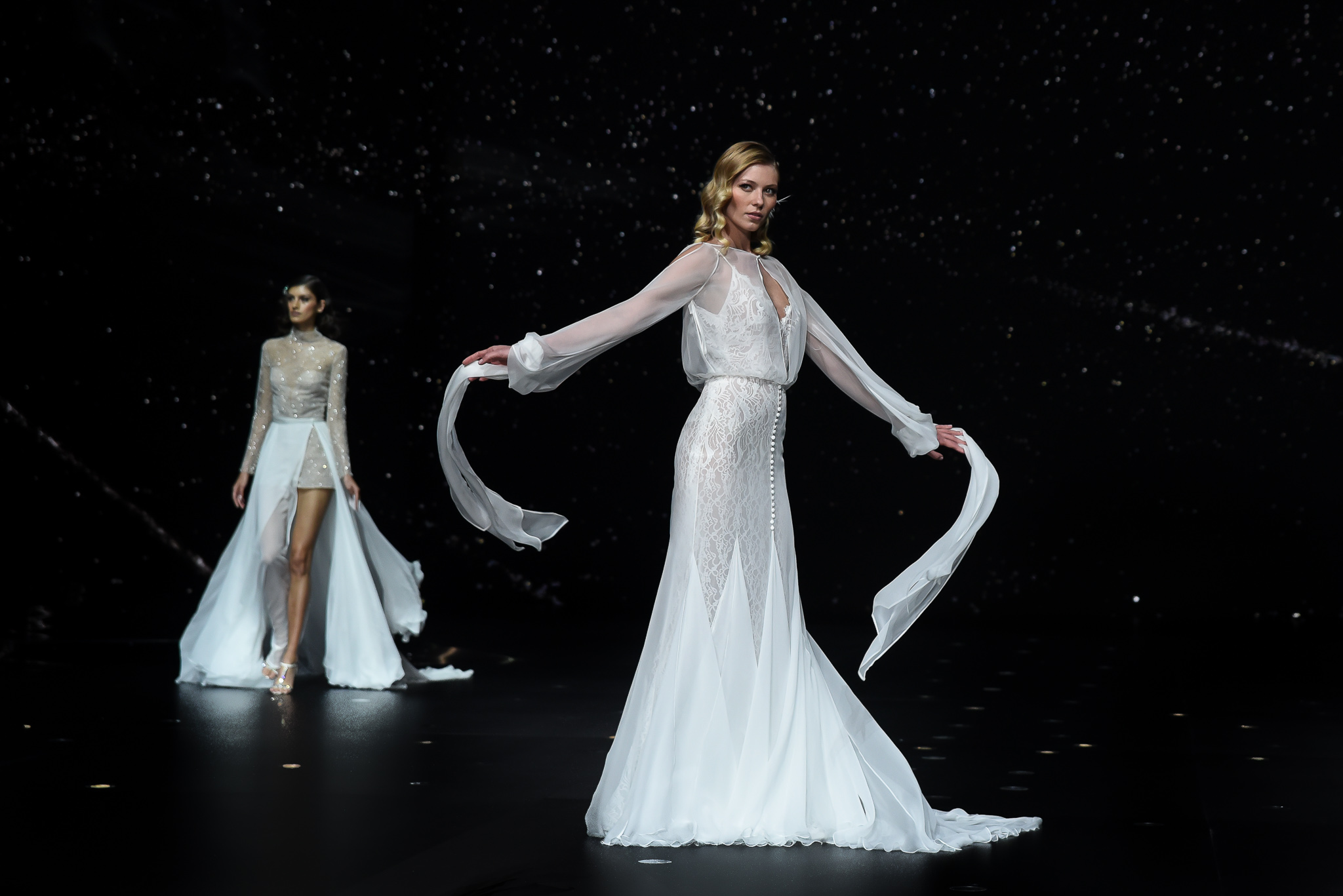 desfile pronovias beyond the stars