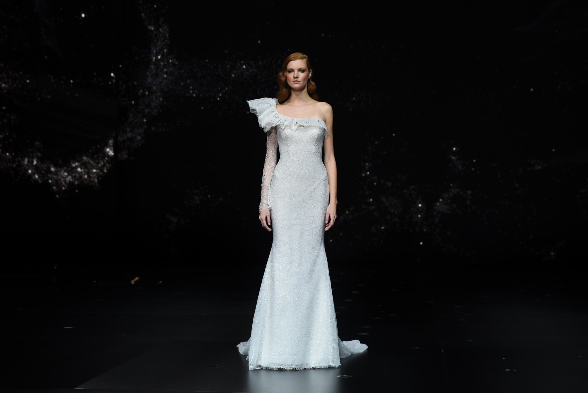 desfile pronovias beyond the stars
