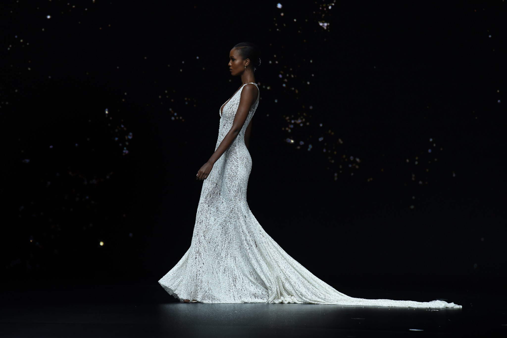 desfile pronovias beyond the stars