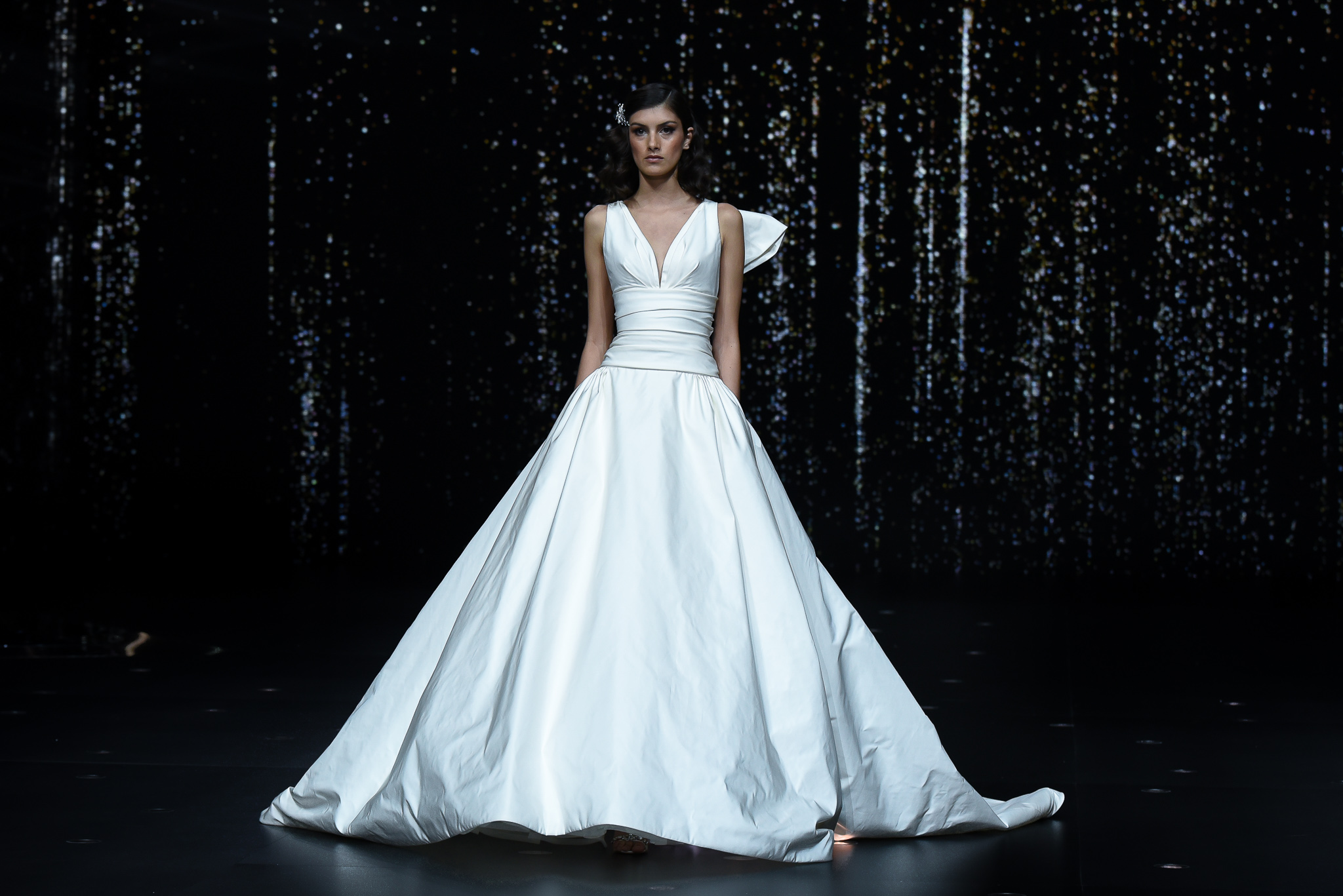 desfile pronovias beyond the stars