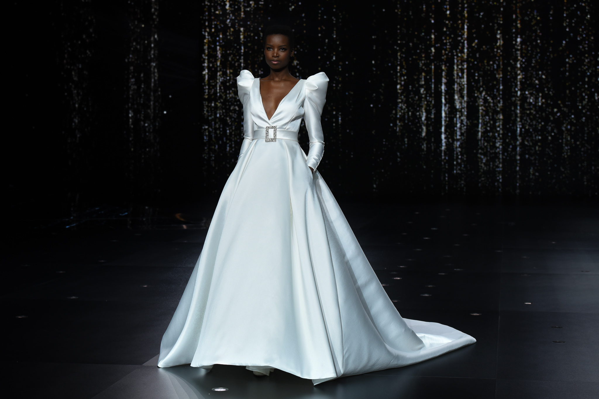 desfile pronovias beyond the stars