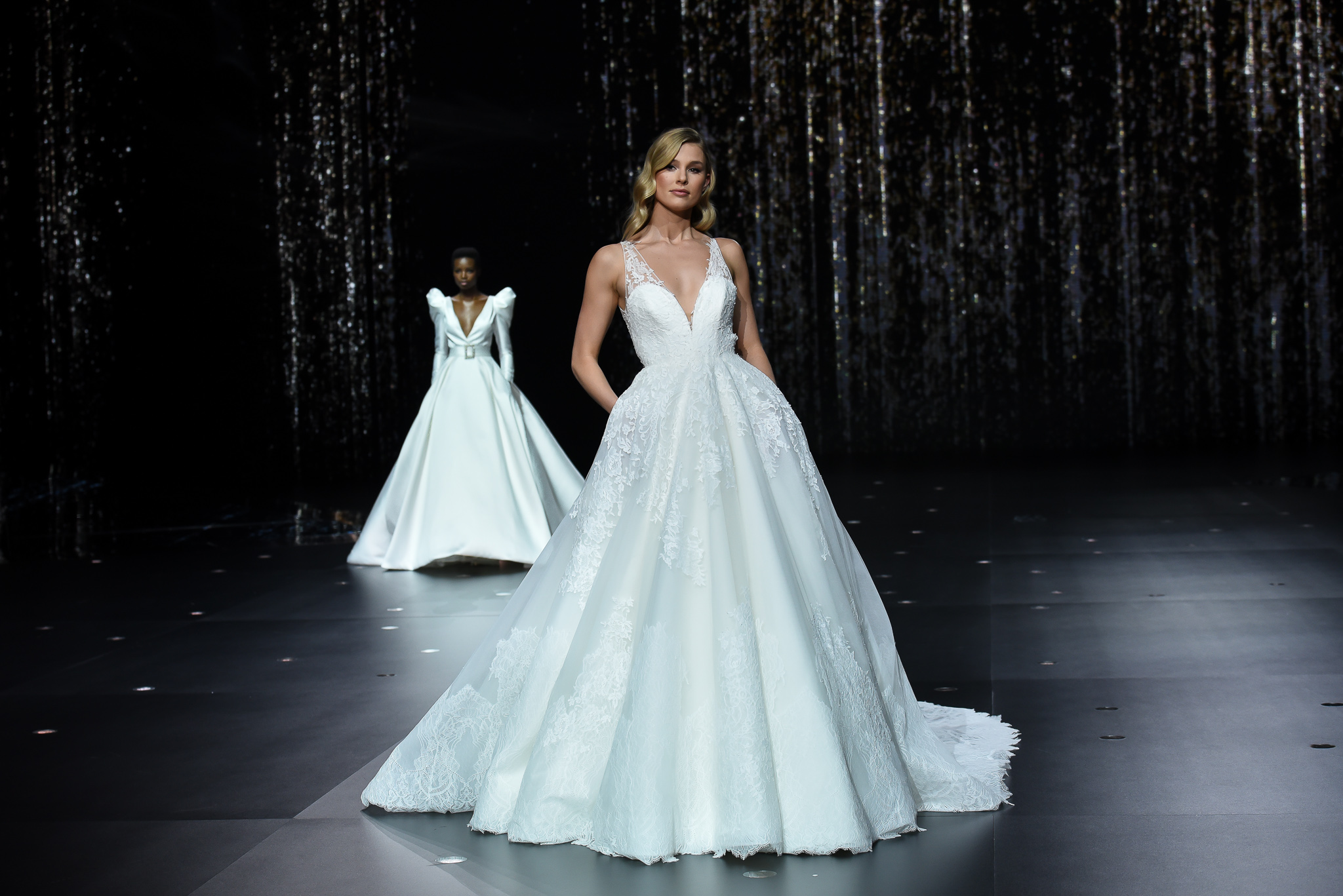 desfile pronovias beyond the stars