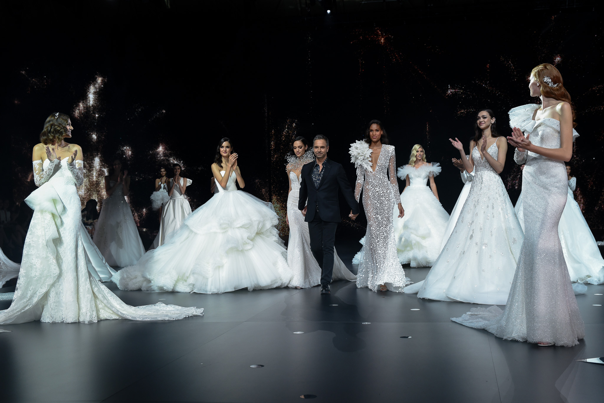 desfile pronovias beyond the stars