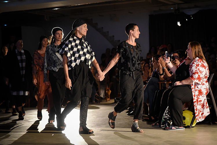 Carrusel final del desfile de Miriam Ponsa