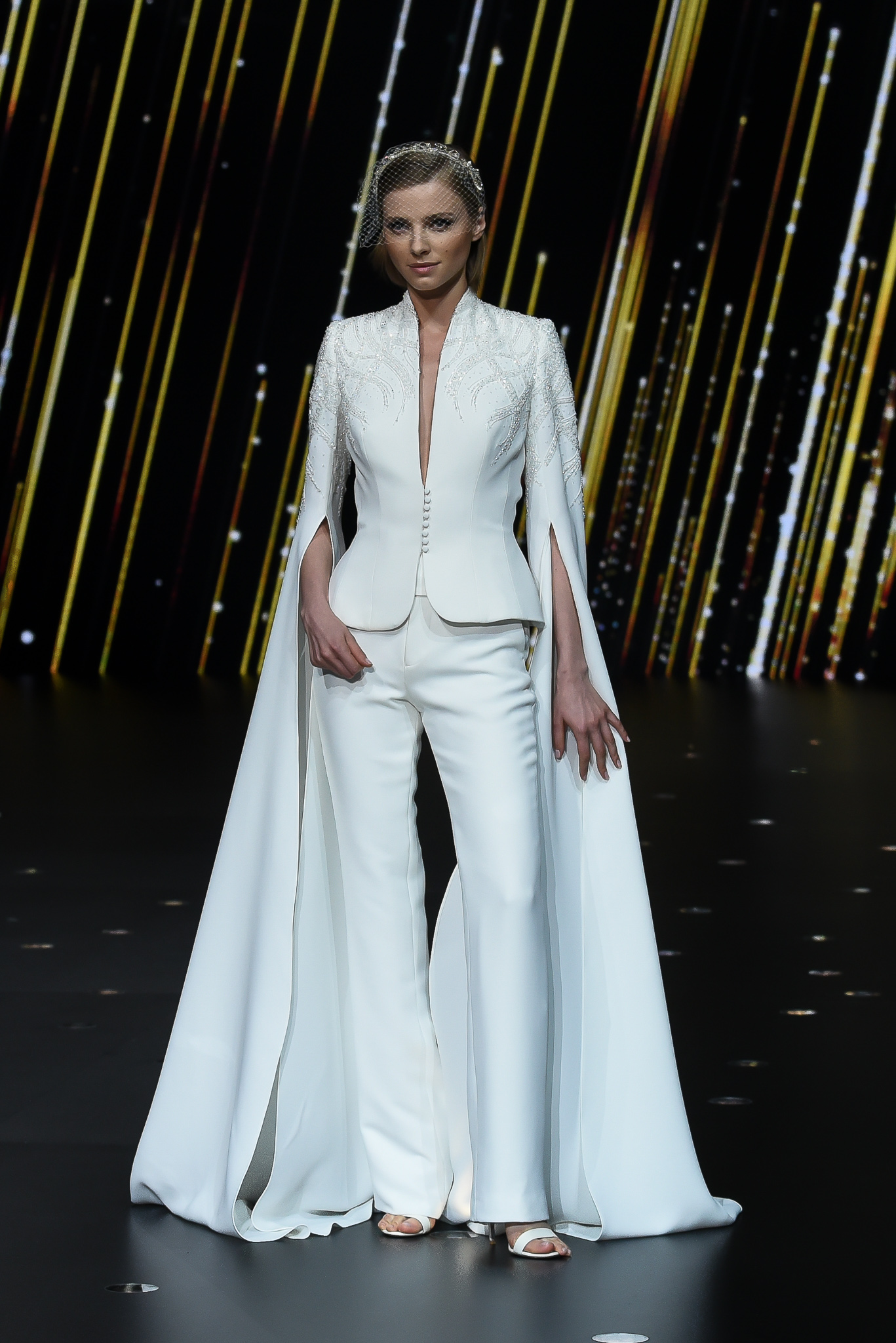 desfile pronovias beyond the stars