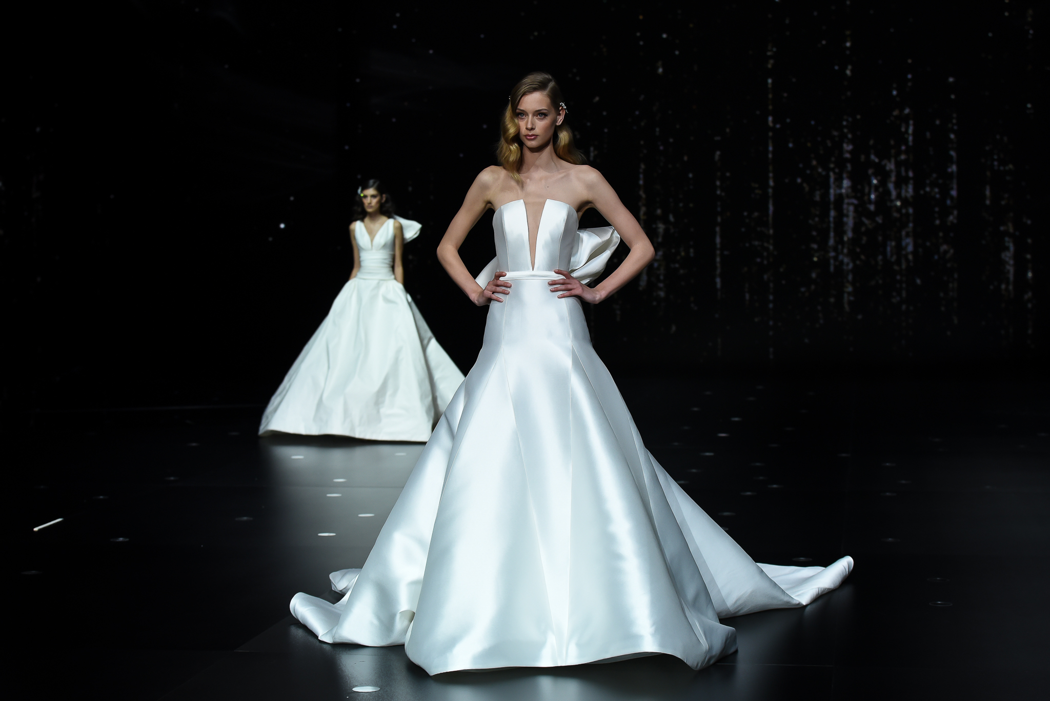 desfile pronovias beyond the stars
