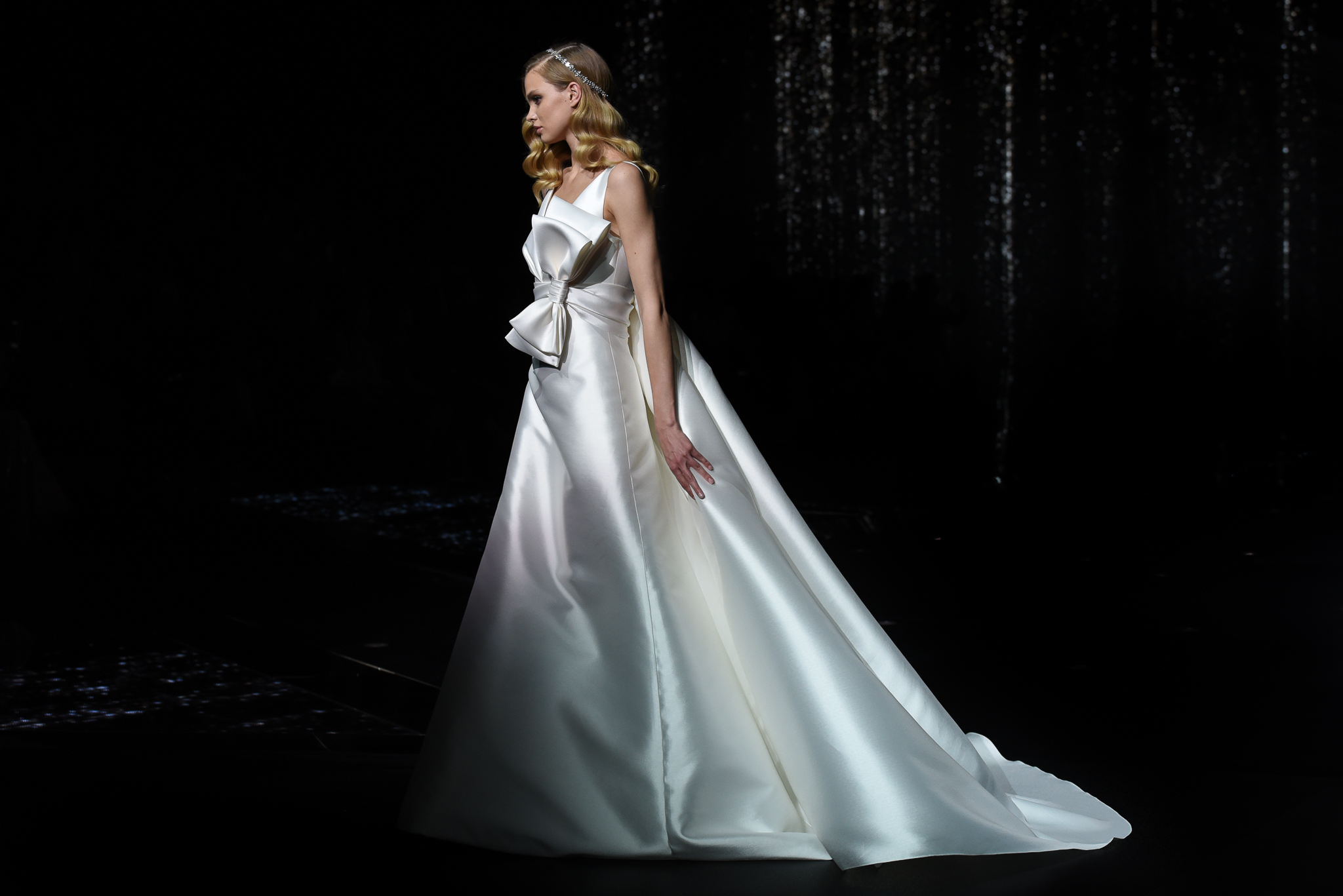 desfile pronovias beyond the stars