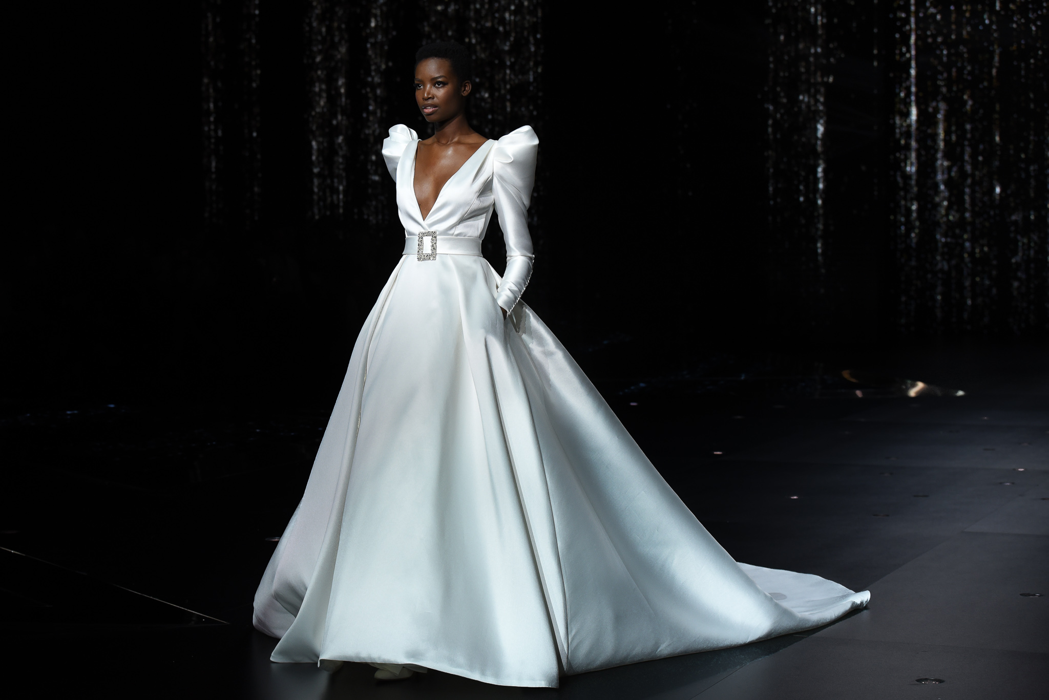 desfile pronovias beyond the stars